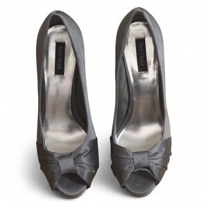 White House Black Market Gray Satin Peep Toe Bow Heels - Elegant Pumps size 9‎